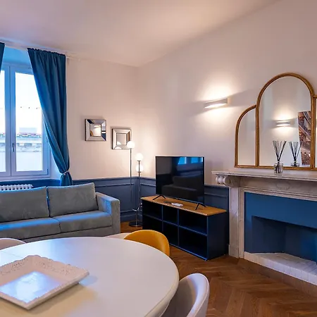 Four Season's Luxury D'art Apartamento *